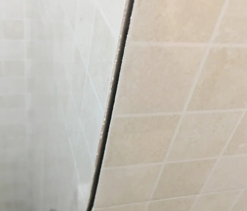 沙市瓷砖空鼓维修公司分享阳台瓷砖脱落的修复过程可以分为以下几个步骤